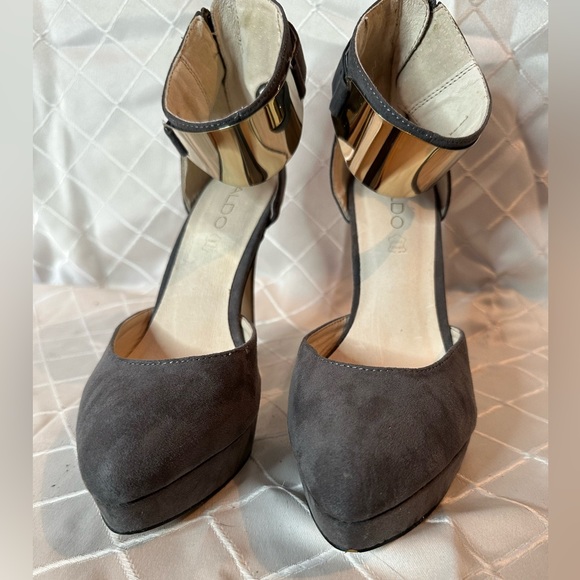 Aldo Shoes - Beautiful Aldo Grey Suede Platform Heels with Gold Metal Accents, Size 9